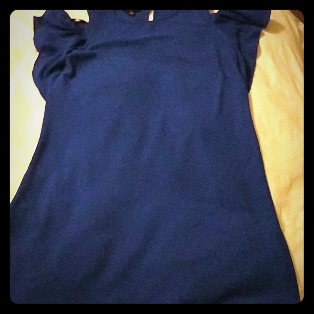 LONG BLUE BLOUSE  goes well with Leggings